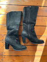 hohe Stiefel / Schuhe Timberland schwarz Rauleder Größe 39,5 Hessen - Kassel Vorschau
