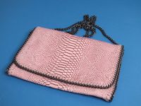 Rosa Clutch mit Metallapplikationen und Metalltrage Kette  NEU Nordrhein-Westfalen - Waltrop Vorschau