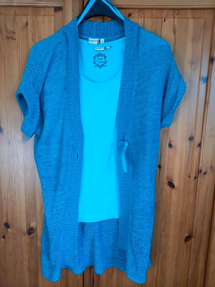 Strickjacke mit T-Shirt Gr. 42 in Winseldorf