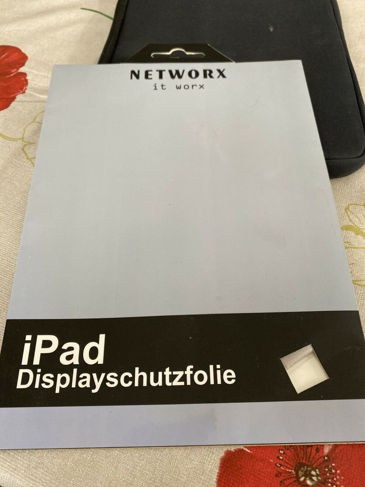 iPad 9,7 Tasche und Displayschutzfolie in Marienhausen