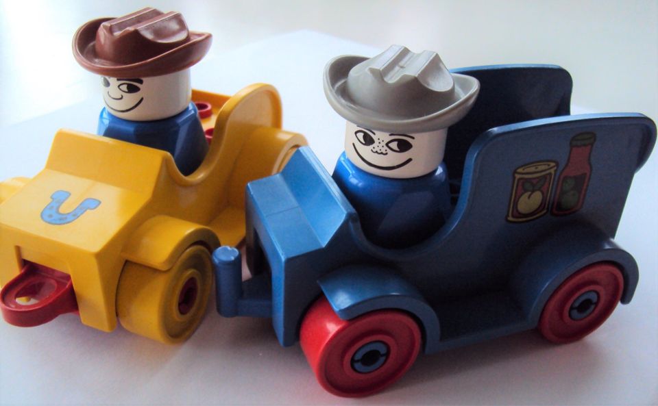 Lego Duplo 2x Auto mit Cowboy in Buesum