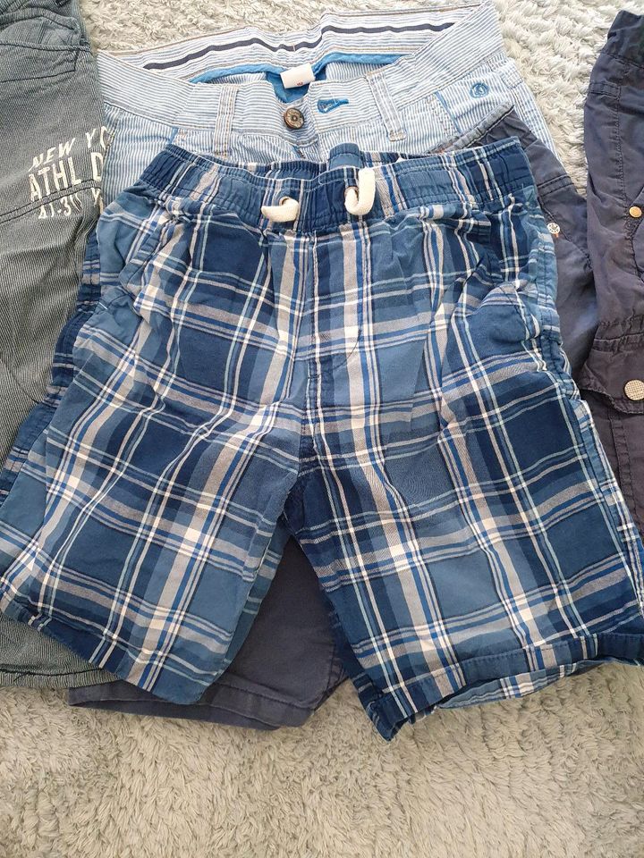 10 Shorts/Kurze Hosen Gr.152 in Groitzsch