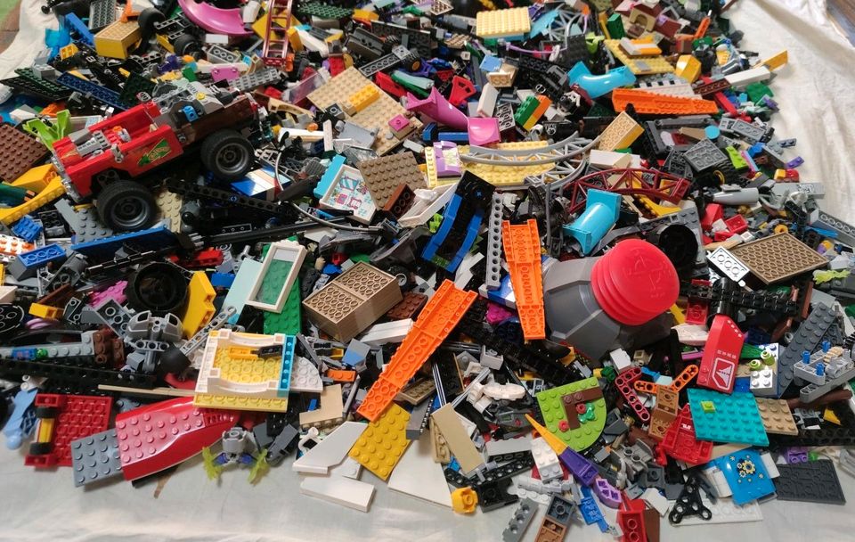 Lego 9,3kg Konvolut Steine Platten Räder in Berlin