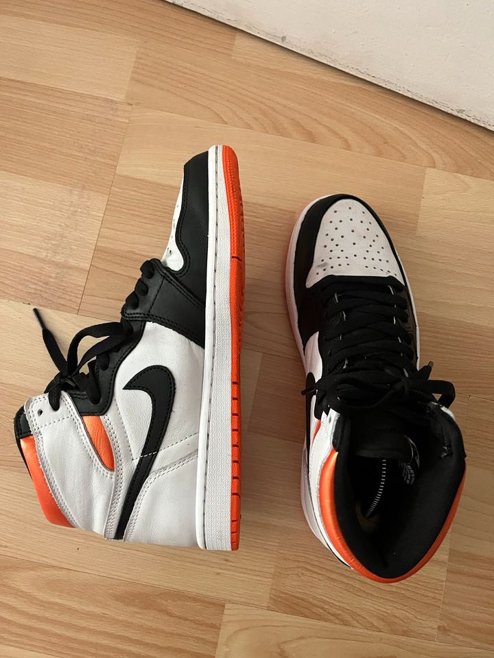 Nike Jordan 1 high electroorange in Berlin