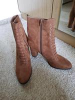 Stiefeletten hoch braun ungetragen Gr. 40 Nordrhein-Westfalen - Voerde (Niederrhein) Vorschau