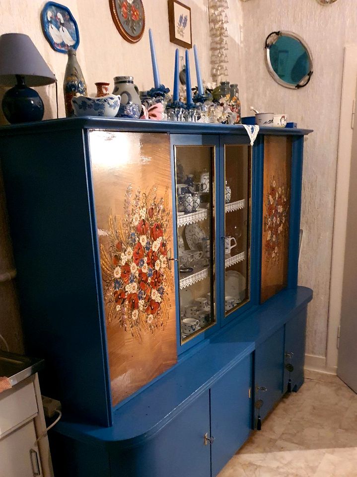 50er Jahre Wohnzimmer-Schrank Vitrine Barfach blau Holz in Traben-Trarbach
