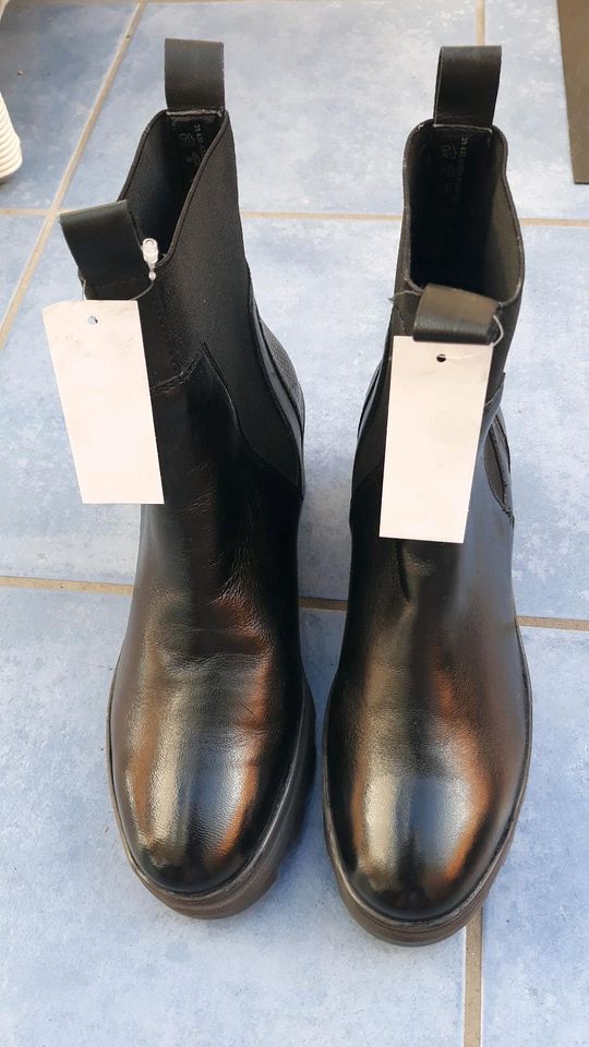 NEU ❤ BUGATTI LEDER Stiefeletten Chelsea Biker Boots Plateau Gr39 in Übach-Palenberg