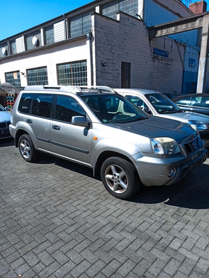 Nissan X trail / Schlachtfest (156) in Neuss