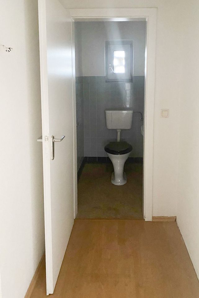 potentialreiche, gut geschnittene 4- Zimmer Wohnung in schöner Wohnlage in Urdenbach in Düsseldorf