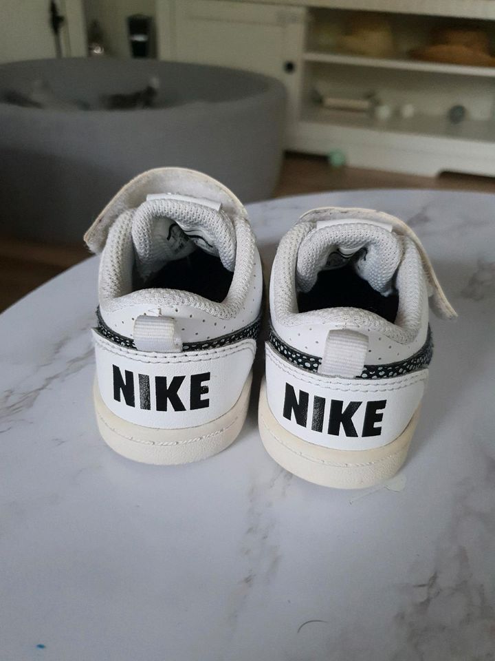 Kinder Nike Schuhe in Hammersbach
