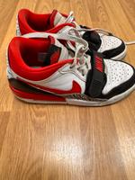 Nike Air Jordan, weis/rot/schwarz , Gr.38 Bayern - Taufkirchen München Vorschau