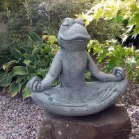 Steinfigur Yoga Relax Frosch  Dekoration Garten Futterstelle Nordrhein-Westfalen - Korschenbroich Vorschau