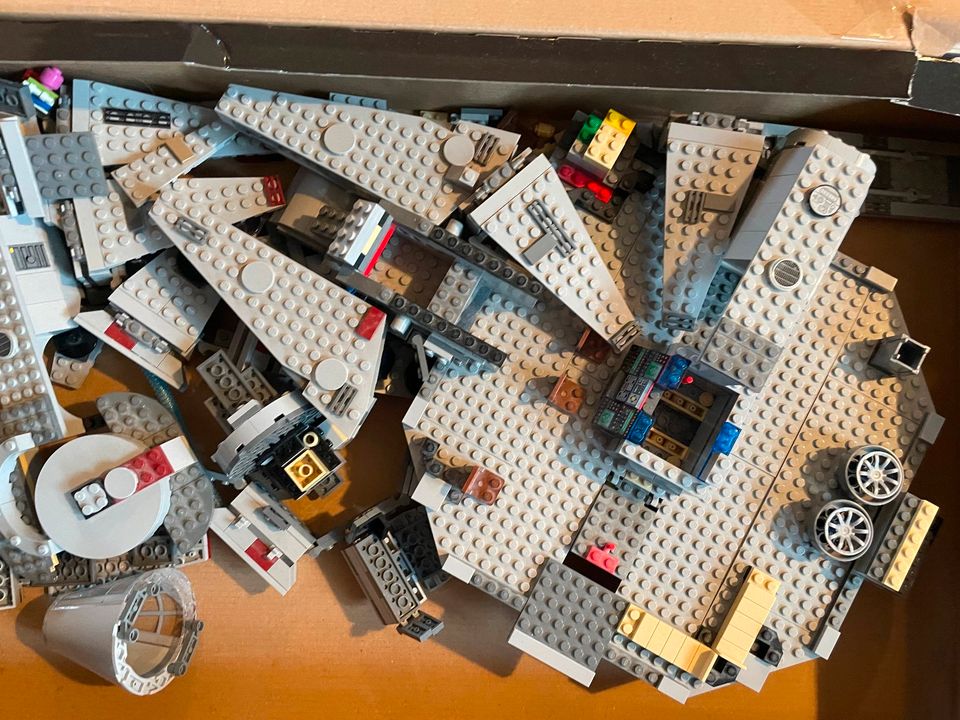 LEGO Star Wars 7965 - Millennium Falcon in München