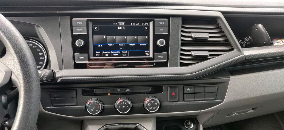 VW T6.1 Kasten Lang Apple Carplay 17Zoll in Passau