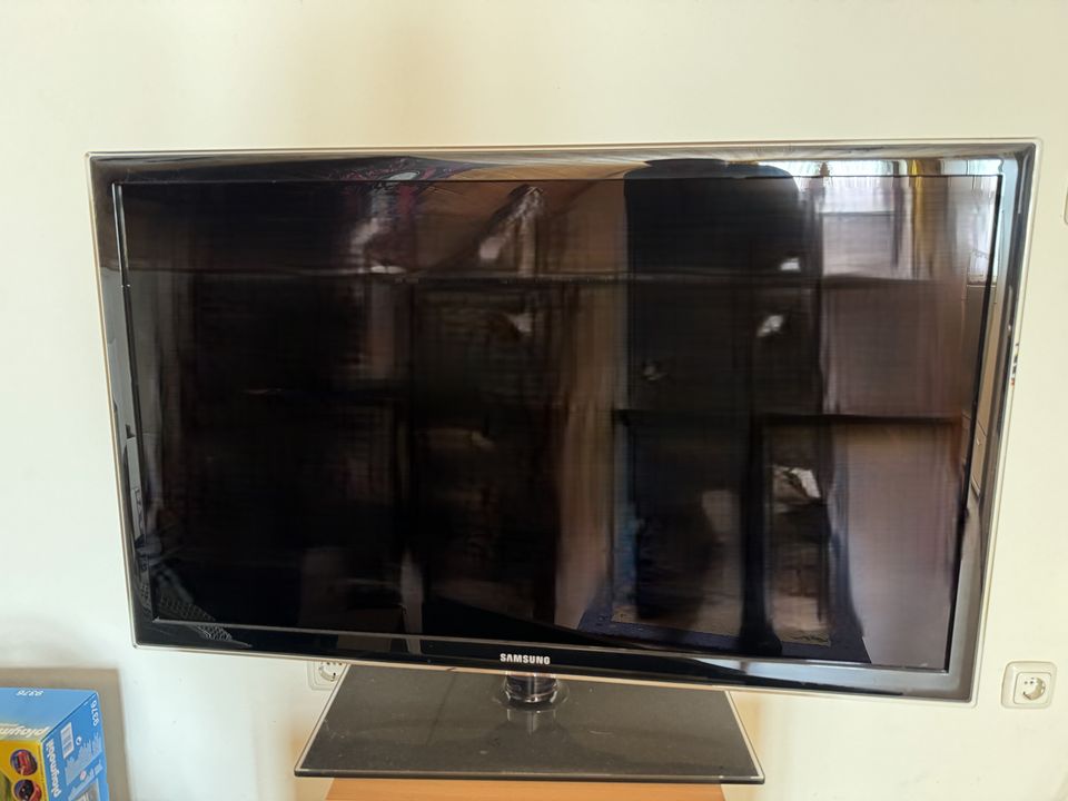 Samsung 40 Zoll LED TV Full HD TV Fernseher in Ried