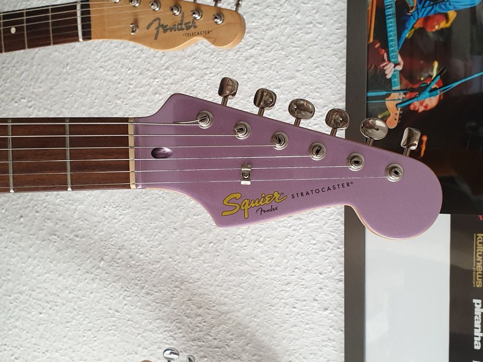 Squier Classic Vibe 60‘s Strat Burgundy Mist - Matching Headstock in Köln