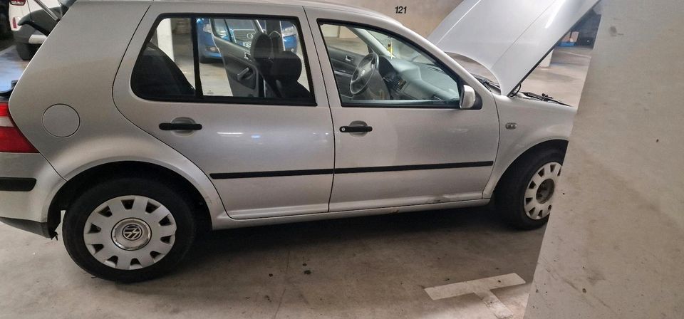 VW Golf 1.4 in Esslingen