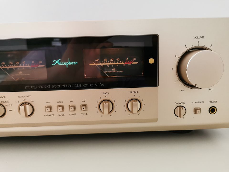 ACCUPHASE E-306V Vollverstärker. Phono-Modul AD-10! Original FB. in Dresden