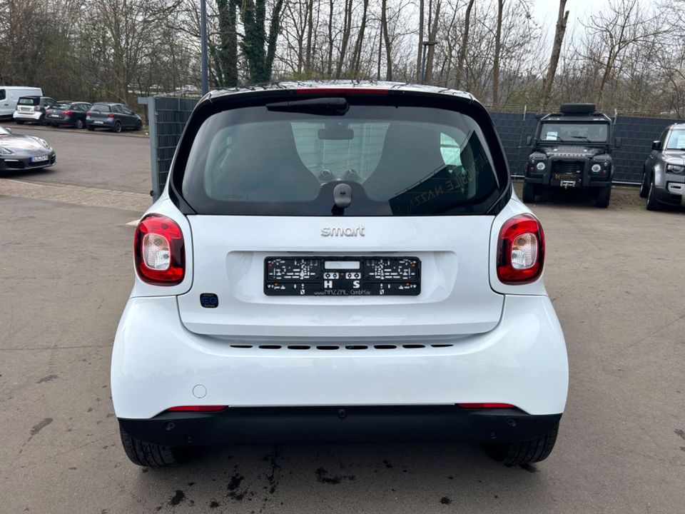 Smart FORTWO COUPE  EQ *AUT.*NAVI*SHZ*PDC*PANORAMA* in Saarlouis