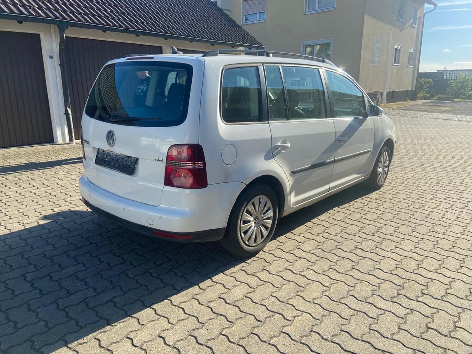 VW Touran 1,9TDI 103PS TÜV Mai 24 in Lonnerstadt