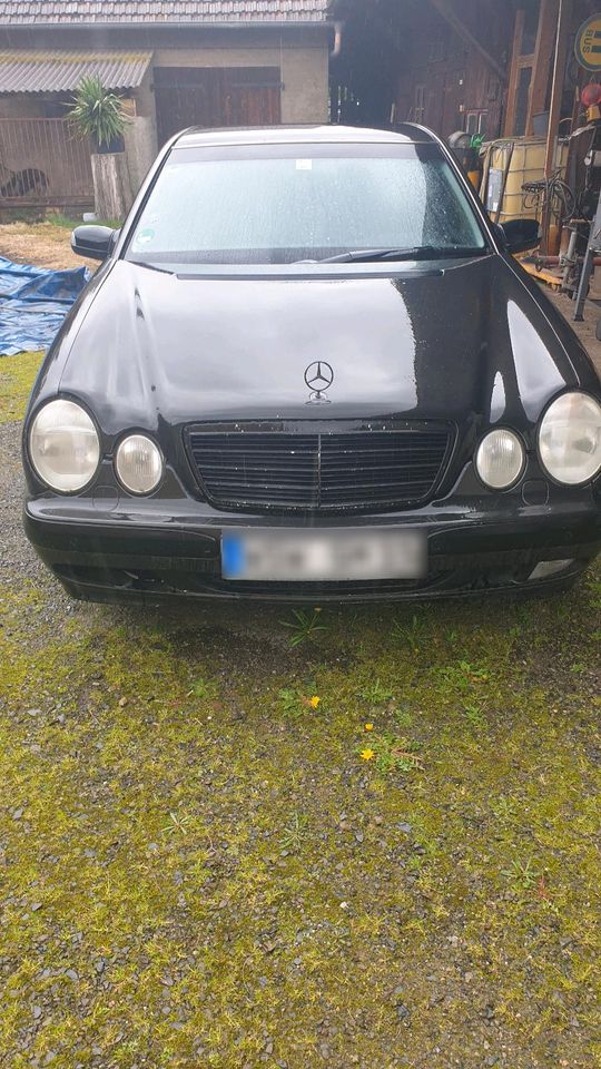 Mercedes 210e,fast Oldtimer aus gesundheitlichen Gründen abzugebe in Schleife (Ort)