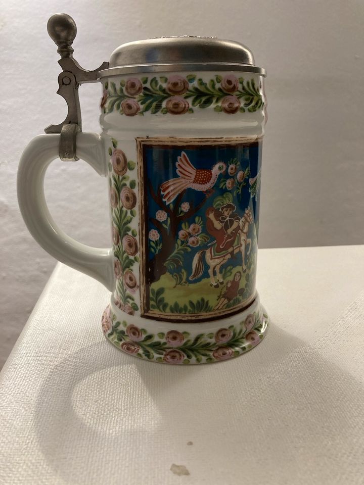 Porzellanbierkrug mit Zinndeckel und sehr schönen Motiven in Nürnberg (Mittelfr)