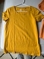 Ein Paket mit Shirts Nordrhein-Westfalen - Viersen Vorschau