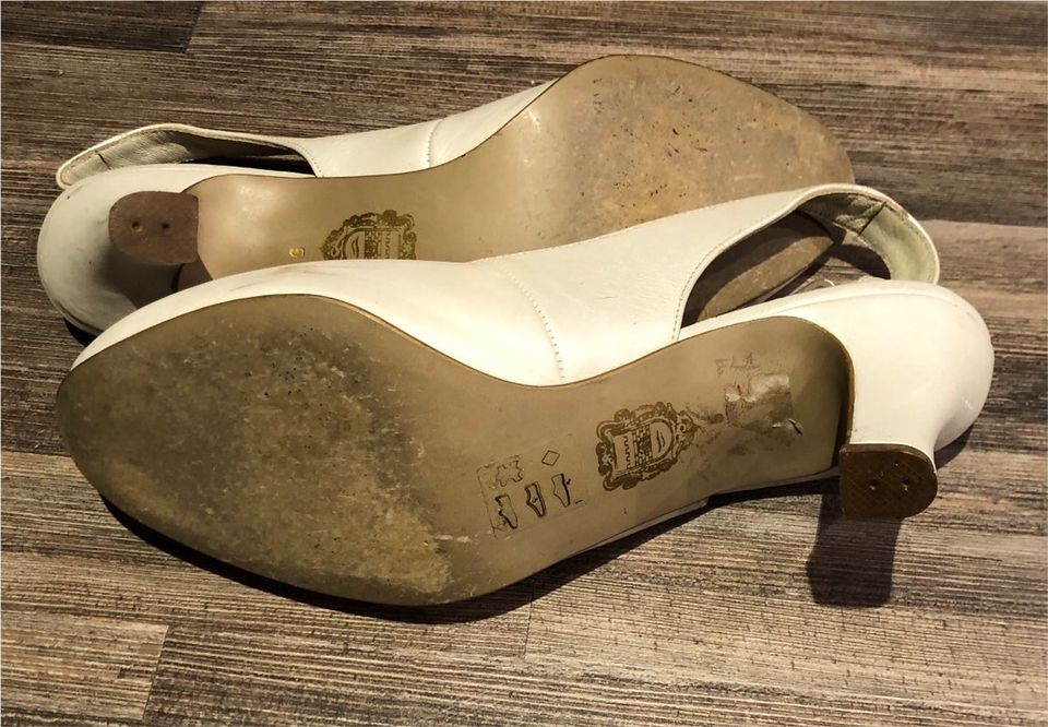 Weiße Leder Pumps / Sommerpumps mit Riemchen 38 in Neuenhagen