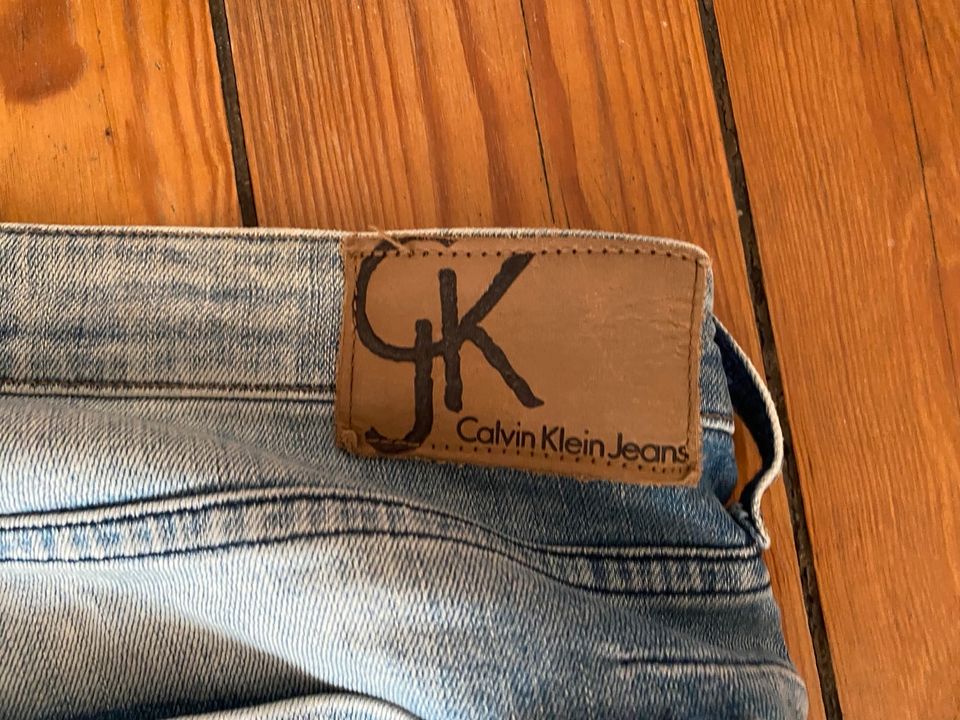 CK Calvin Klein Jeans Slim Taper Jeans 40x30 in Hamburg