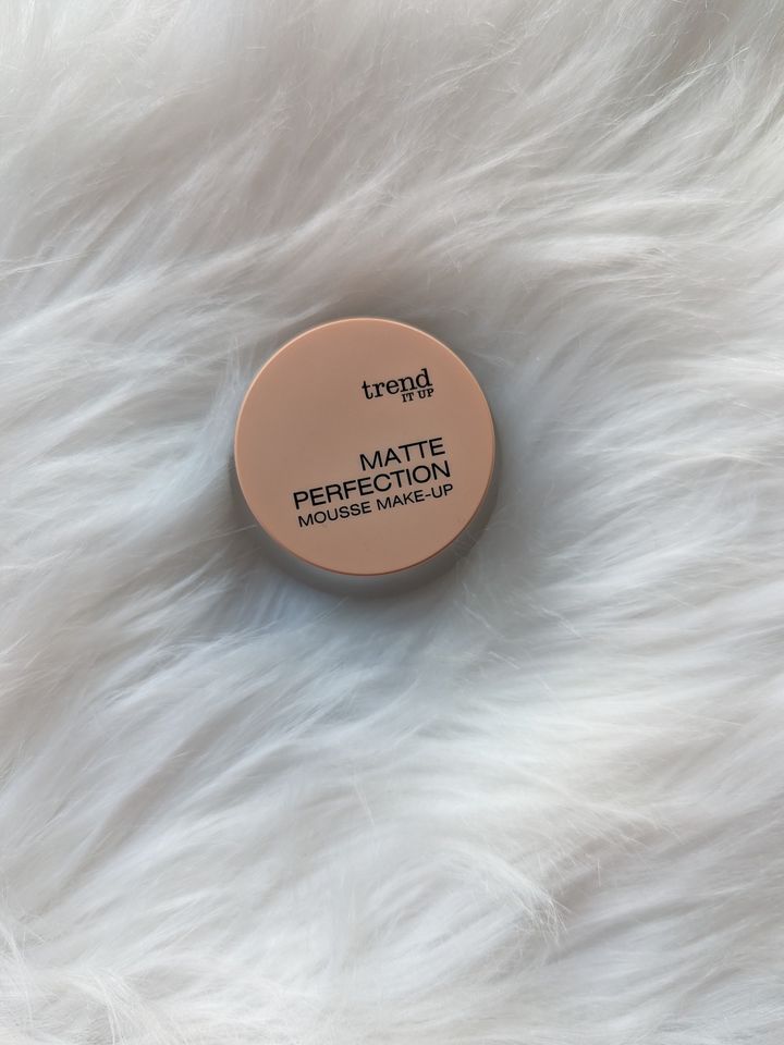 Trend it up Matte Perfection Mousse Make-up 020 *neu* in Köln