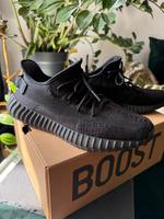 Adidas Yeezy 350 schwarz wie neu Gr. 44 2/3 Berlin - Neukölln Vorschau