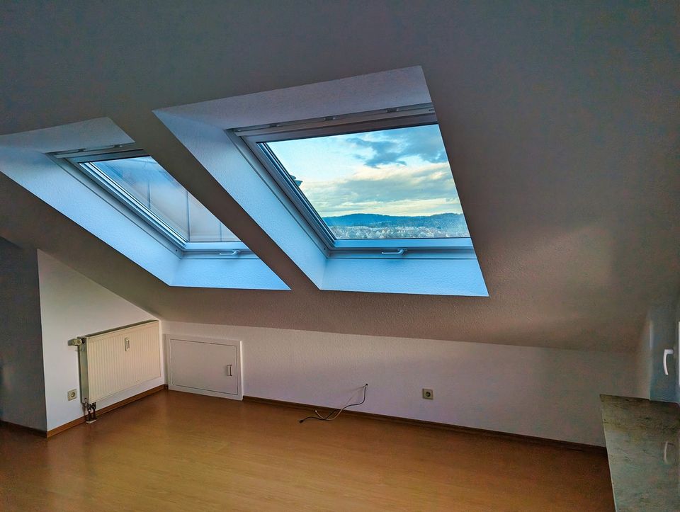 * RESERVIERT *   Außergewöhnliche Dachgeschosswohnung mit traumhaftem Ausblick in Wernau