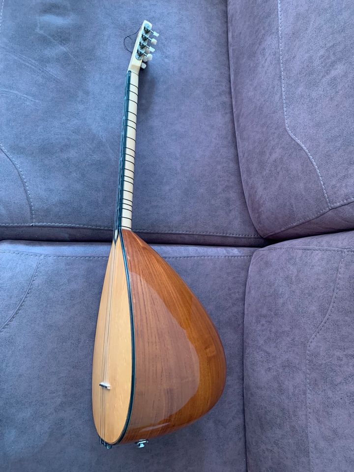 Saz kisa sap (Türkische Gitarre) in Köln