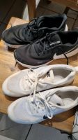 Nike Sportschuhe weiß gr 43 schwarz gr 44 Nordrhein-Westfalen - Wesseling Vorschau