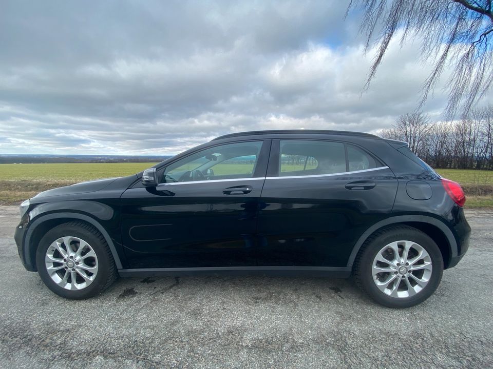 Mercedes Benz GLA 200 d in top gepflegtem Zustand in Paderborn