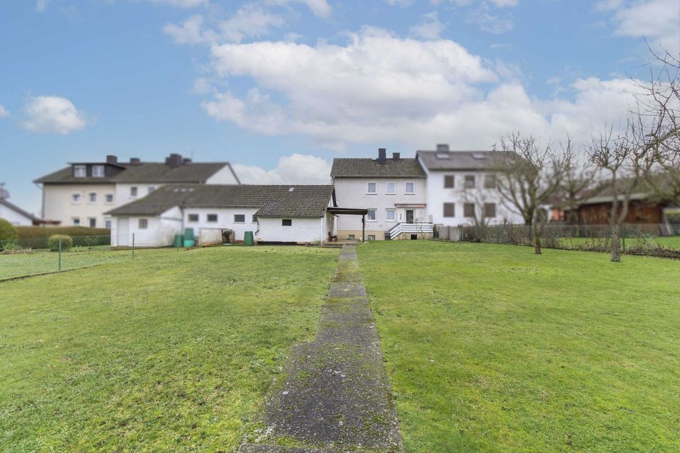 Zweifamilienhaus in ruhiger Stadtlage mit großem Garten und Doppelgarage in Kassel