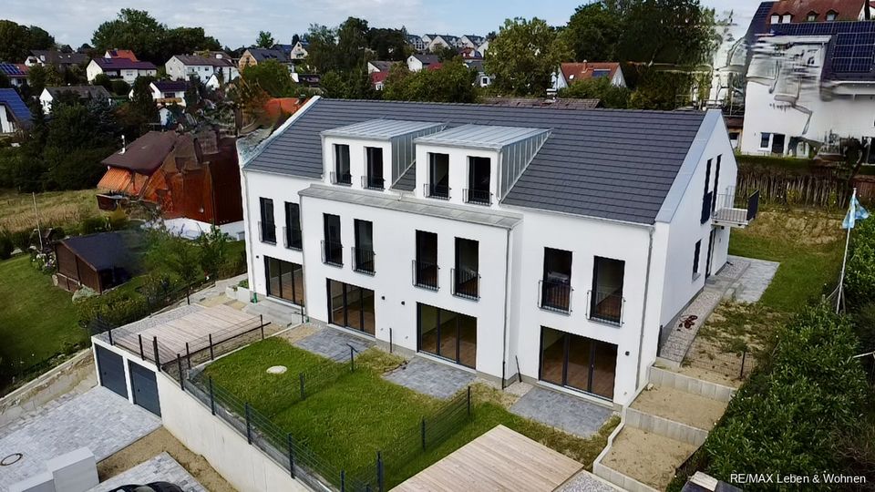 Ihr neues Zuhause  Neubau Reihenmittelhaus -bezugsfertig / Wärmepumpe KFW 55 2 Bäder / Terrasse in Erdweg