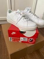 Nike sneaker Sportschuhe gr 37,5 Baden-Württemberg - Nagold Vorschau