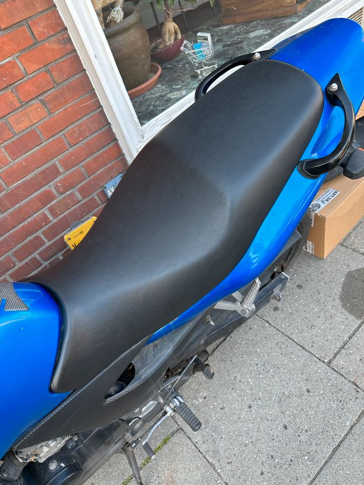 Kawasaki ZR-7 in Blau mit 70tkm TÜV bis 08.23 in Hamburg