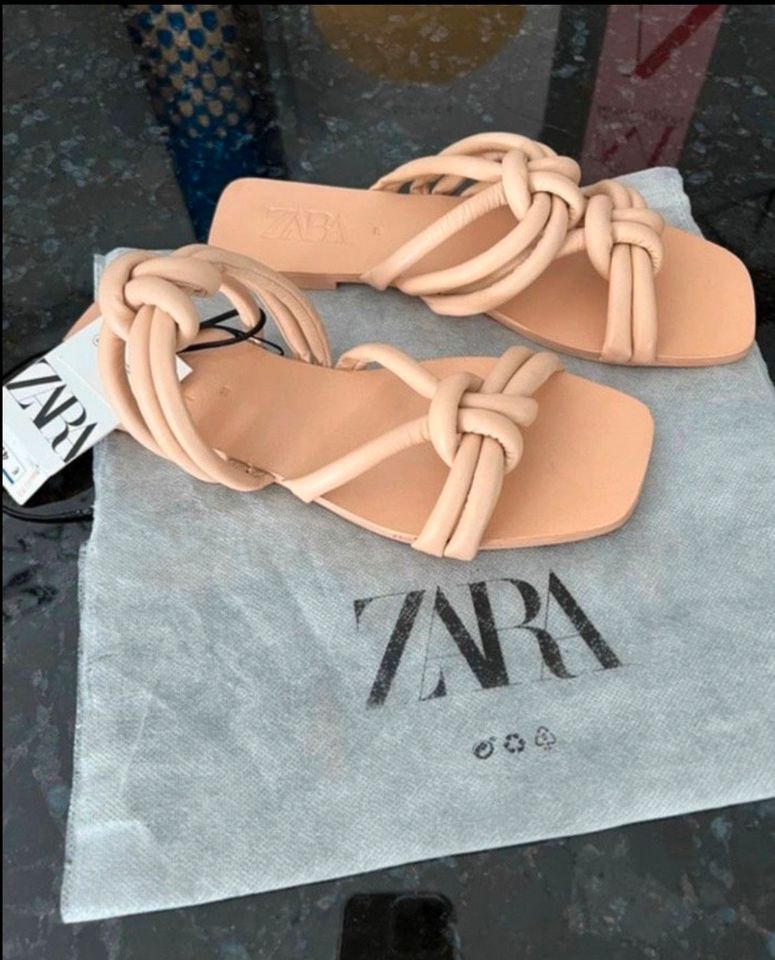 Zara Leder Sandalen Gr.39 beige Neu! in Euskirchen