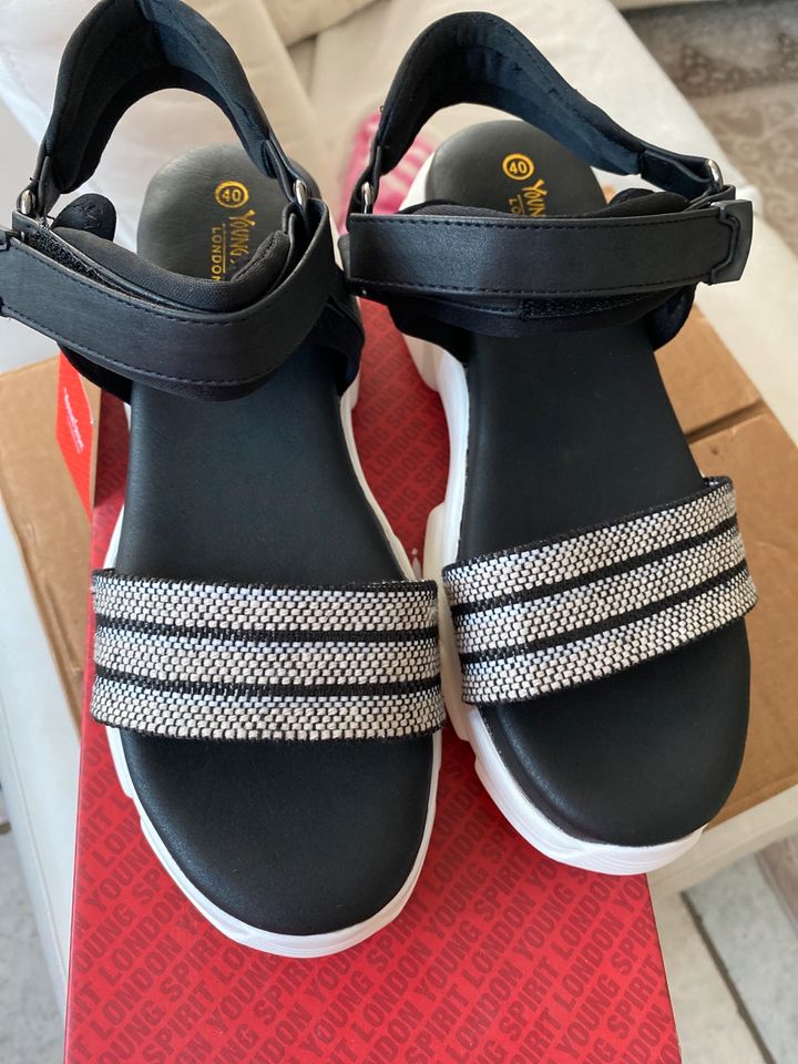 Sandalen neu ❤️ 40 gepolstert schwarz weiß Sommerschuhe in Zweibrücken