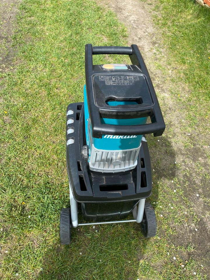 Makita Electric Shredder UD 2500 in Nuthe-Urstromtal