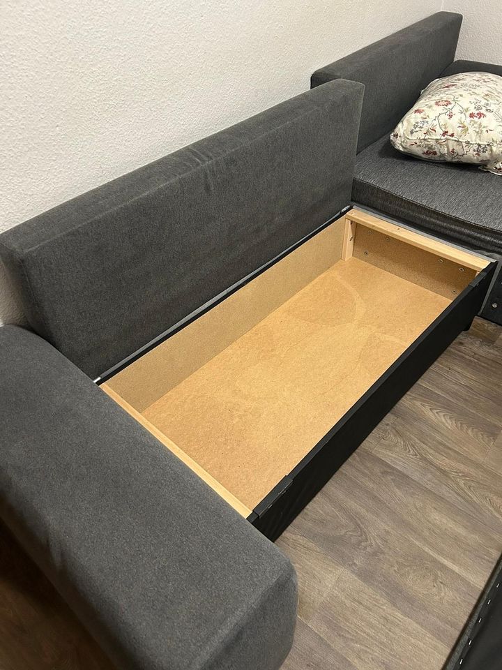 Couch mit Strauraum in Niestetal