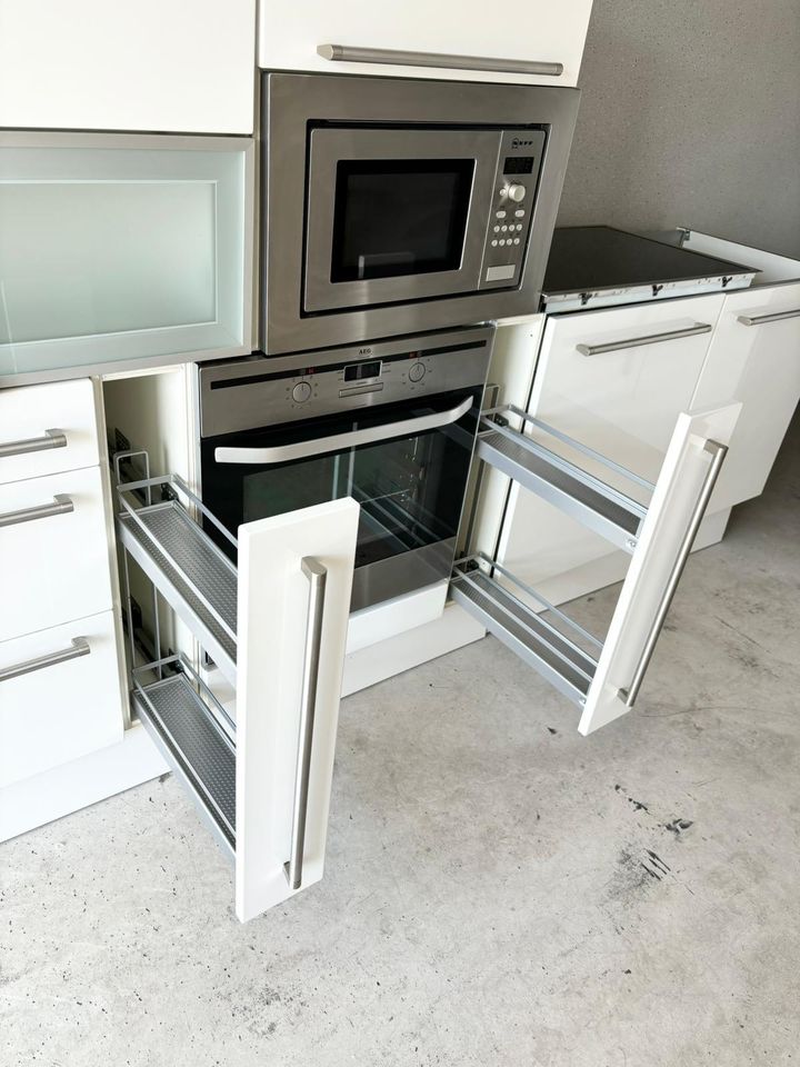 Nolte Küche Hochglanz weiß mit komplette Elektrogeräte. in Gelsenkirchen