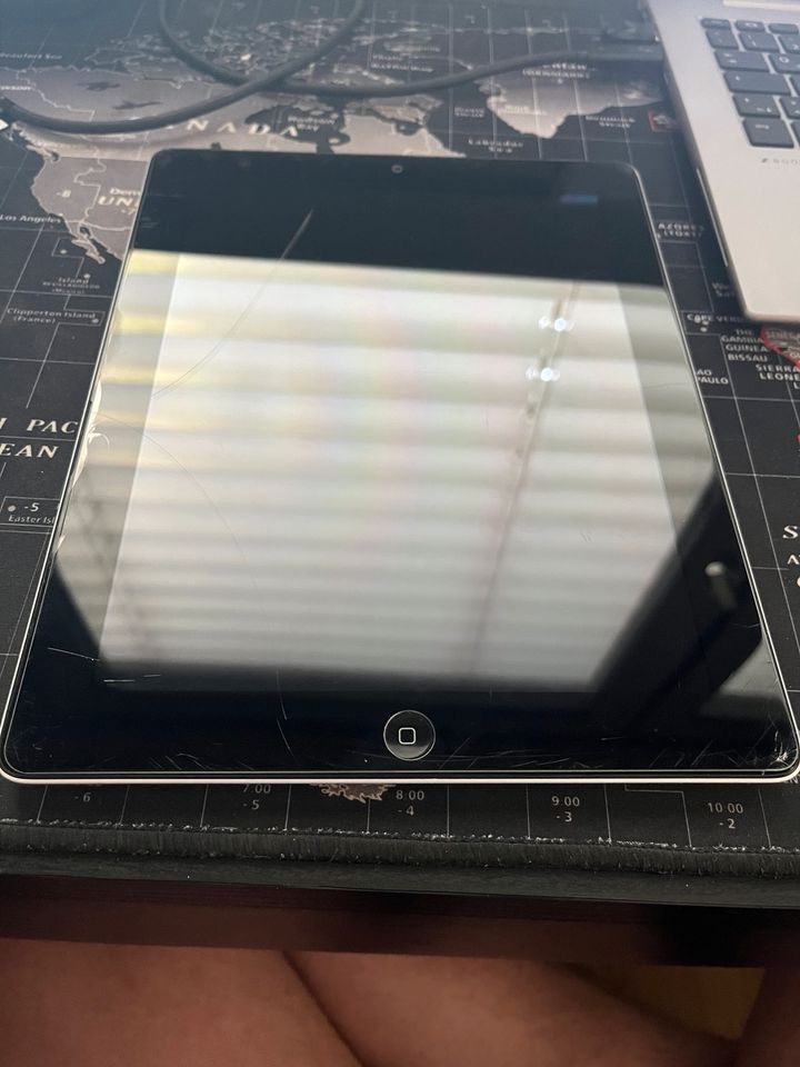 iPad 2 16GB WiFi + Stylus Pen + iPhone 5s 32GB in Leimen