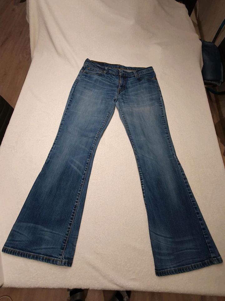 Levi's Jeans W32 L32 in Mücke