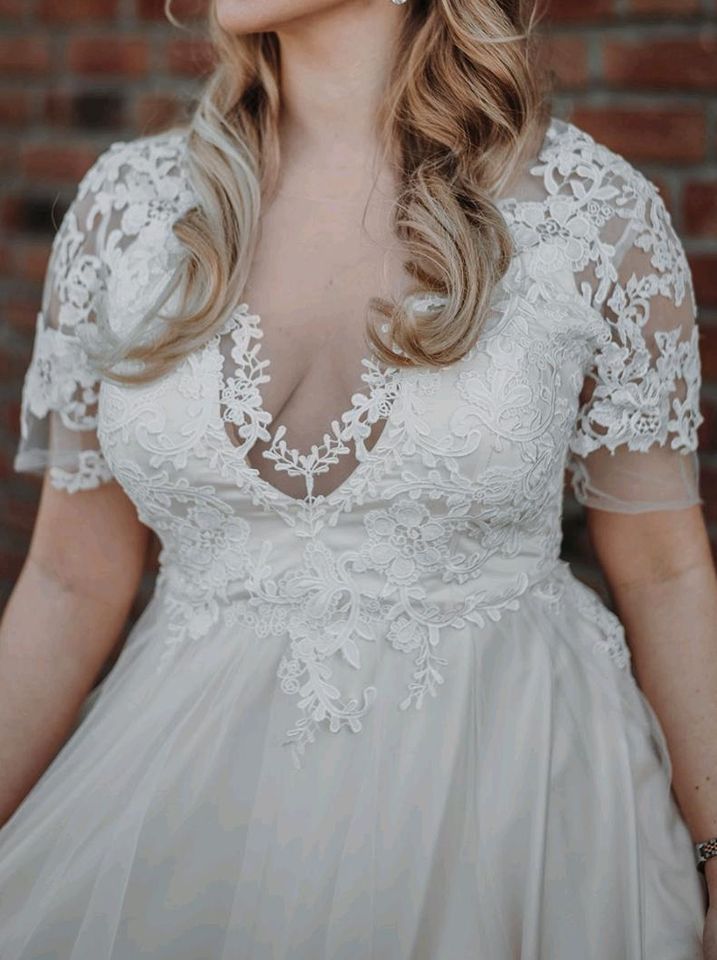 Brautkleid Apricot Hochzeitskleid Kleid Hochzeit in Odenthal