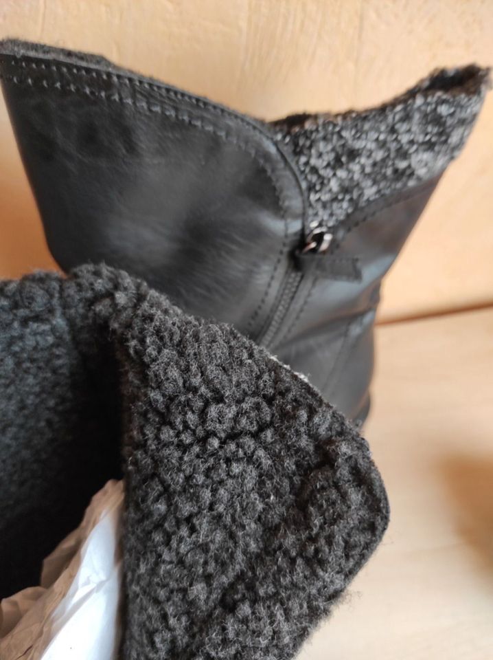 neue gefütterte Winterstiefel, Stiefel, Boots, schwarz, Gr. 41 in Battenberg