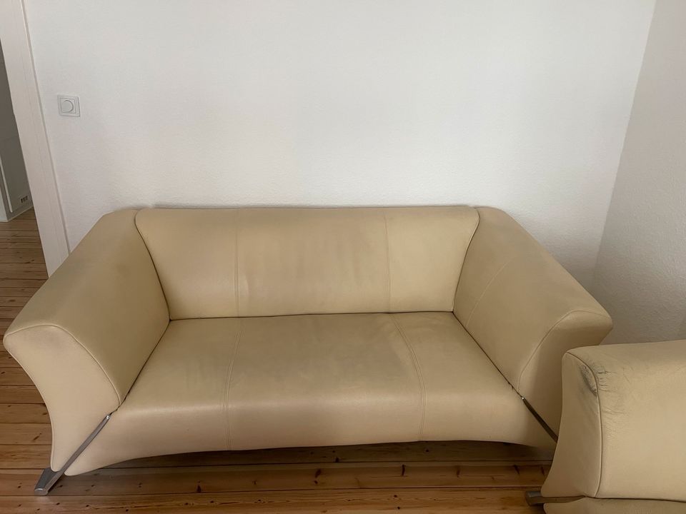 Zwei Leder Sofas in Berlin