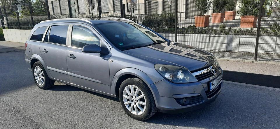 Opel Astra 1.6  Kombi Xenon TÜV 09.2025 in Pforzheim